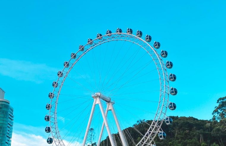 A RODA GIGANTE DE  BALNEÁRIO CAMBORIÚ